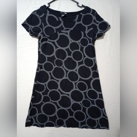 H&M Dresses & Skirts - H&M Mini Dress Black Gray Circles Sz 6 Casual Beachy Geometric Gothic